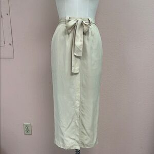 Elegant Cream Midi Skirt with Bow